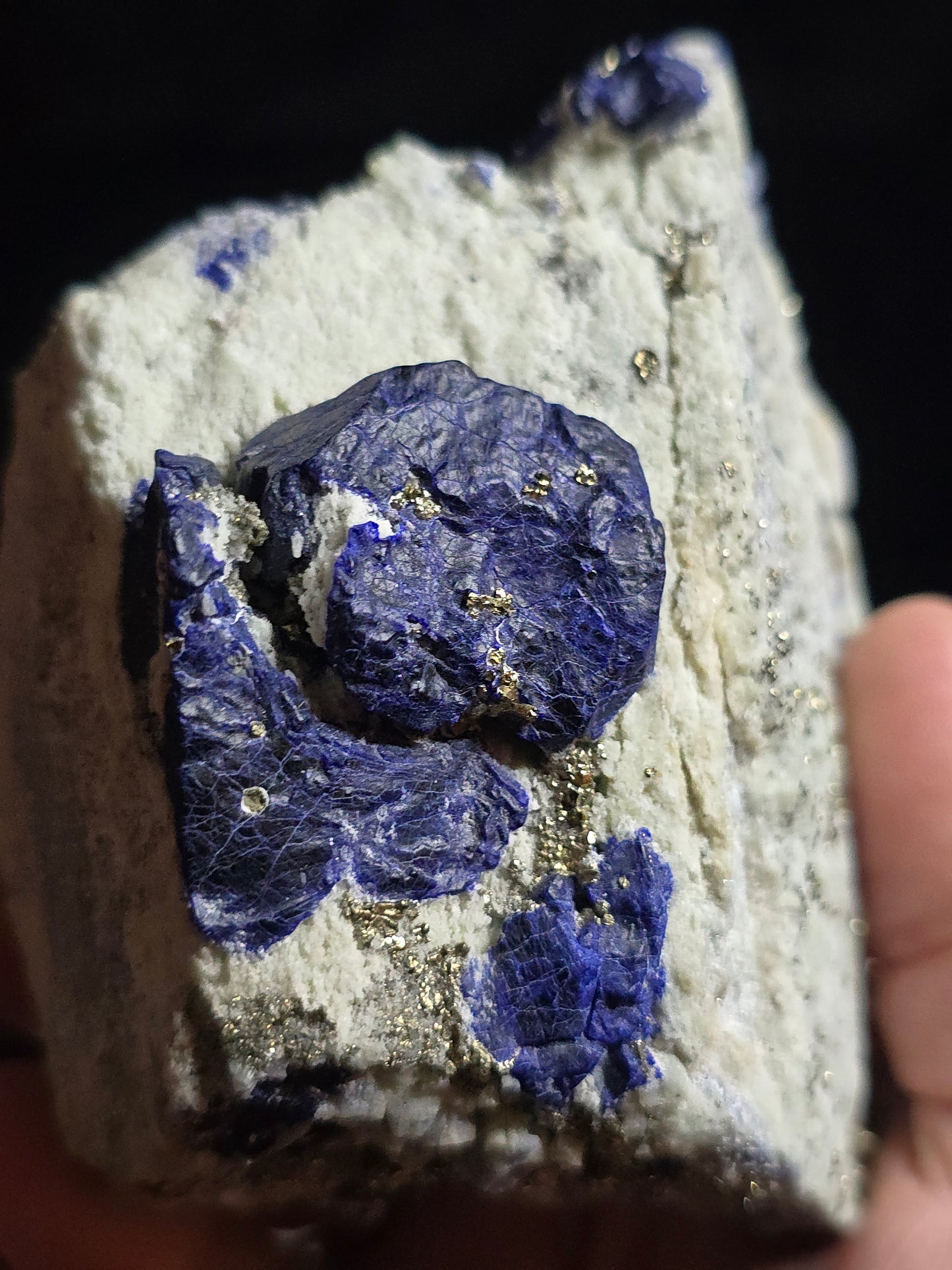 Lapis w pyrite specimen