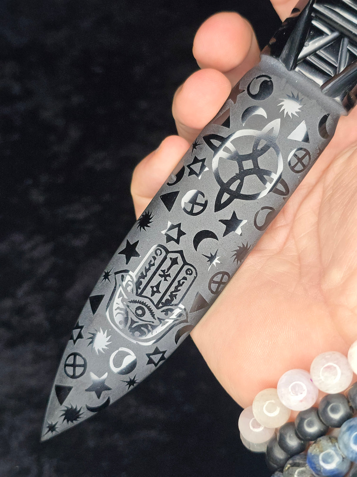 Obsidian dagger