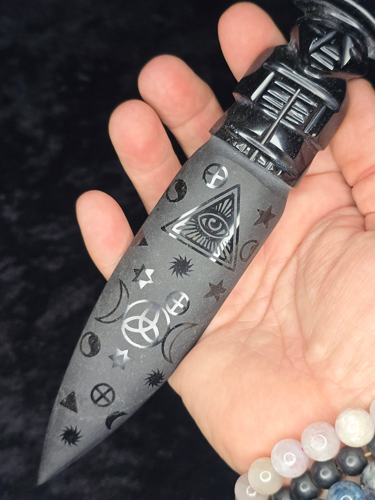 Obsidian dagger