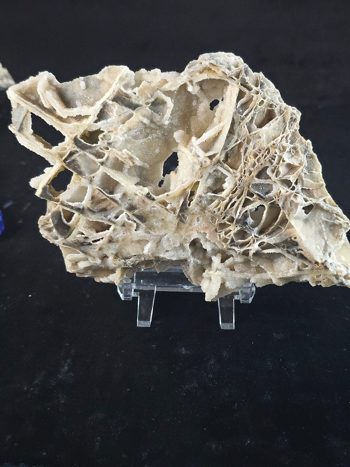 Portal Chalcedony w Quartz slab