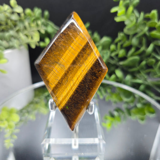 Tigers eye carved diamond